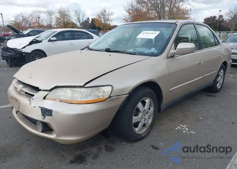 2000 Honda Accord 2.3 Se z USA, uszkodzony, nr VIN 1HGCG6696YA088156